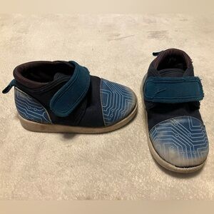 Ikiki Squeaker Kids Blue Circuit Pattern Shoes